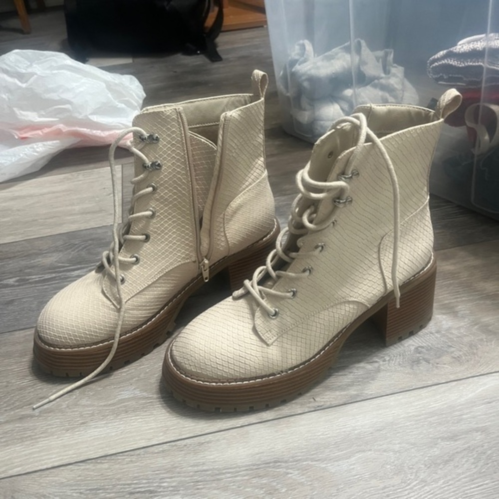 Mia boot
